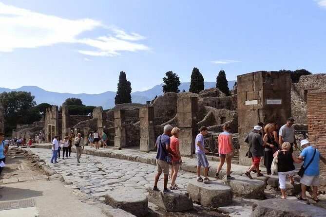 2 hours Pompeii Tour with Local Historian - Ticket Included - Hall of Mysteries and other ticketed add-ons: plan the extras early