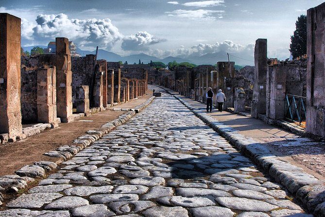 2 hours Pompeii Tour with Local Historian - Ticket Included - Weather, comfort, and what to wear in Pompeii