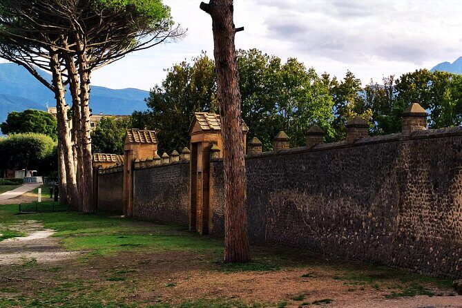 2 Hours Private Tour in Pompeii with Archaeologist - Stop 2: Anfiteatro Romano and How People Used It for More Than Shows