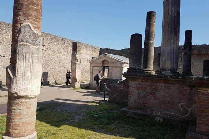 Amalfi Coast and Pompei from Rome: Enjoy a Private Full-Day Tour - Positano free time: beach views, boutiques, and making lunch your own decision
