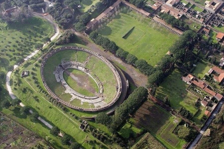 Amalfi Coast: Pompeii Guided Tour with Skip-the-Line Entry - Hotel pickup and the air-conditioned bus ride