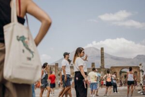 Complete Pompeii Skip the Line Tour with Archaeologist Guide - Stop by stop: from the bakery to Main Street