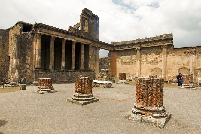 Complete Pompeii Skip the Line Tour with Archaeologist Guide - Cemetery, brothel, and the careful ethics of what you see