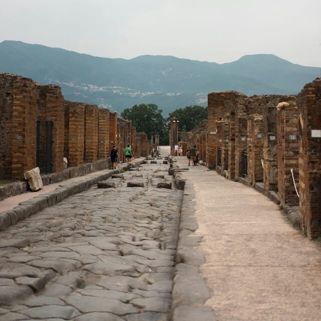 Discover Pompeii: French Walking Tour of the Buried City - After the tour: keep exploring inside Pompeii