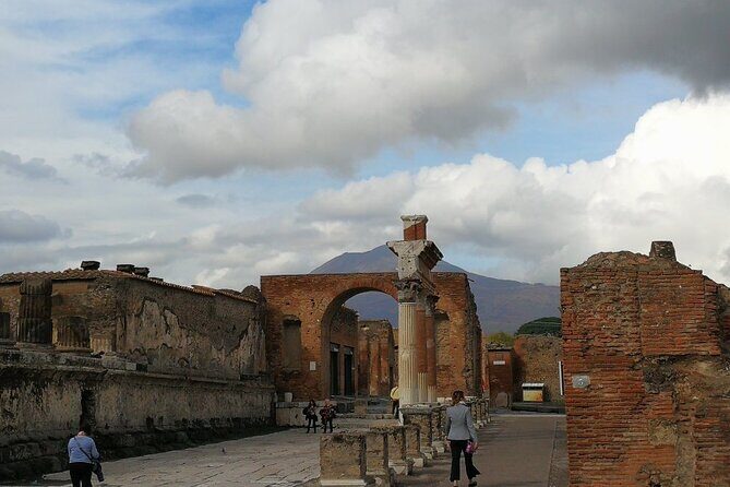 Explore Pompeii: 2-Hour Guided Walking Tour with Included Ticket - Group Size, Crowds, and the Real Limits of a “Small” Tour