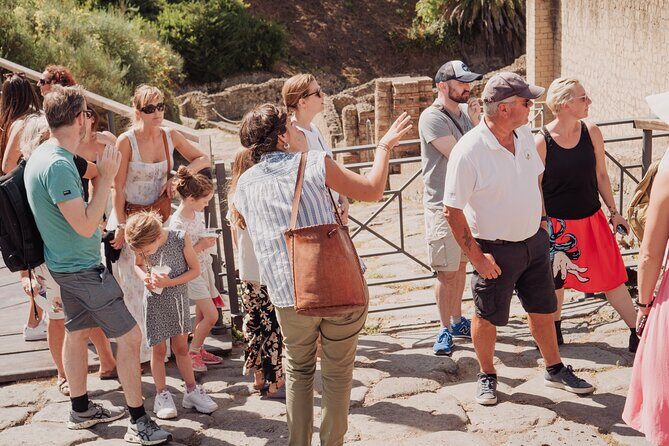 Explore Pompeii with an Archaeologist - Thermopolium VI, Teatro Grande, and finishing strong