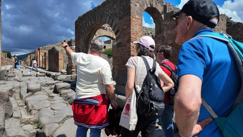 From Naples: Guided tour of Pompeii skip-the-line and round-trip train - Your “day in Pompeii” flow: what happens after the train