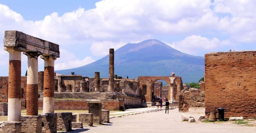 From Naples: Herculaneum, Mount Vesuvius & Pompeii Day Trip - Mount Vesuvius Crater Time: The Part You Can’t See From Naples