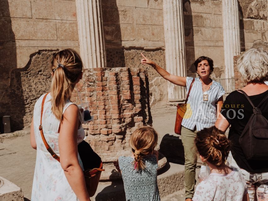 From Naples: Pompeii & Herculaneum with Archaeologist Guide - Herculaneum’s preserved details: 20-meter burial and all those rooms