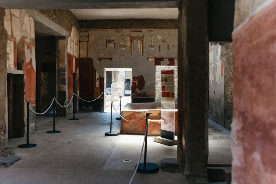From Naples: Pompeii Ruins & Mount Vesuvius Day Tour - The drive up Vesuvius: switchbacks and second-by-second views