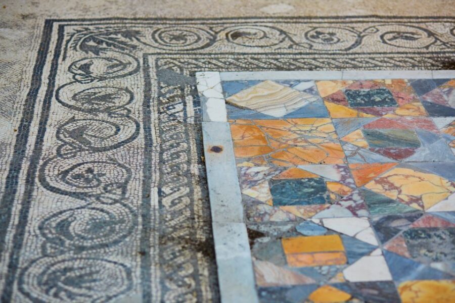From Naples: Pompeii Skip-the-Line Guided Tour - Lupanare and the street-food stops: the rough edges of daily Pompeii
