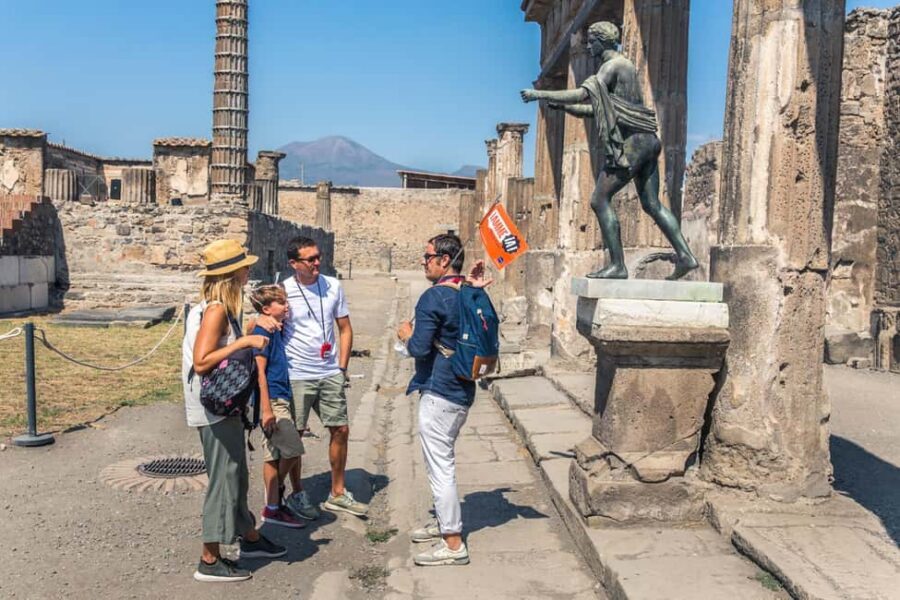 From Naples: Pompeii Skip-the-Line Guided Tour - Getting to the site: where the bus picks you up