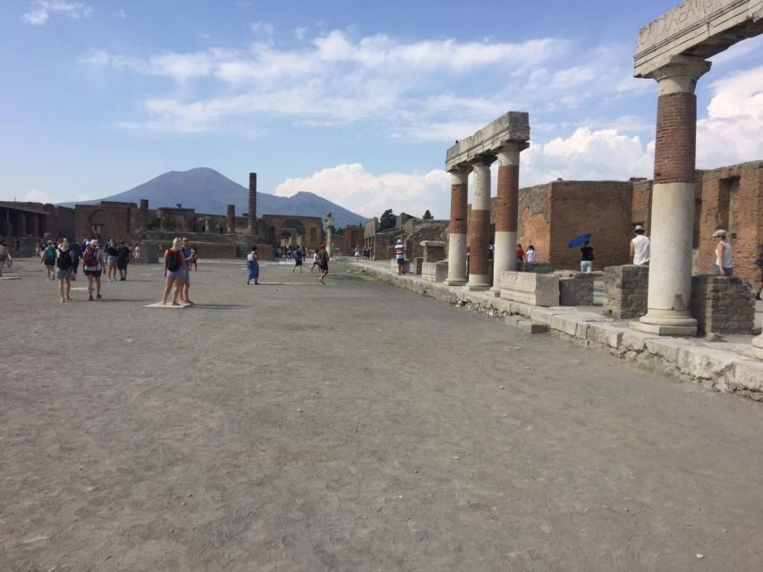 From Rome: Pompeii All-Inclusive Tour with Live Guide - Pizza Lunch and Down-Time: How the Meal Fits the Day
