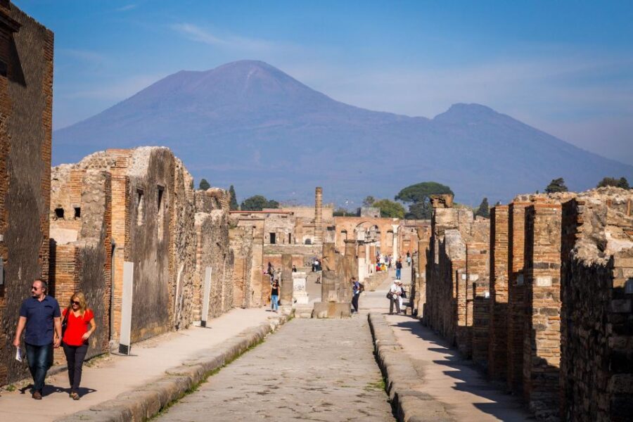 From Rome: Pompeii, Amalfi Coast, and Sorrento Day Trip - Coach time: Wi-Fi, Cassino breaks, and how to make the ride easier