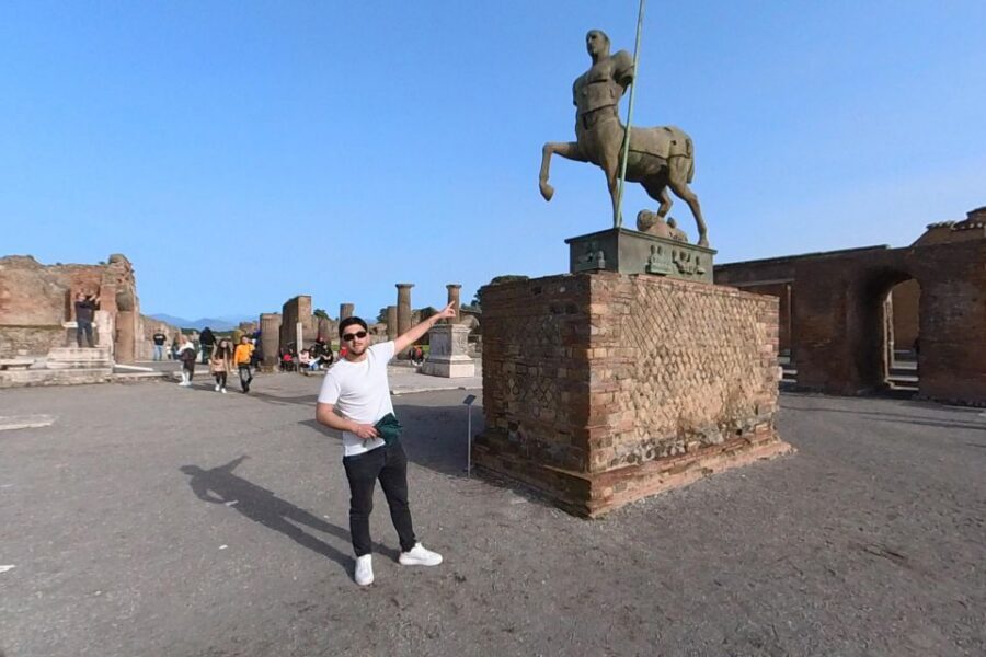 From Sorrento: Pompeii and Vesuvius Guided Tour with Lunch - Pizza lunch on Vesuvius: simple, local, and included