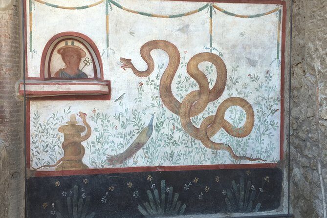 Guided tour of Pompeii - Entering the Pompeii ruins with a guide who keeps you oriented