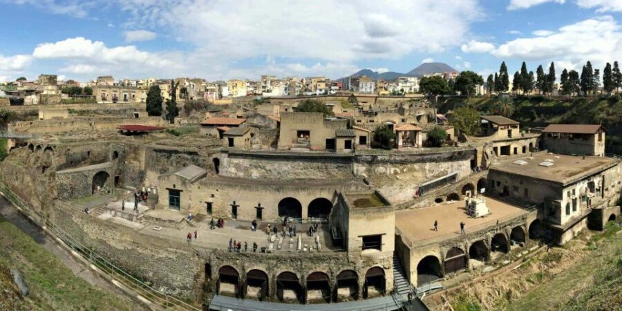 Herculaneum: Skip-the-Line Entry Ticket with Audio Guide - Villas buried in 79 AD: frescoes, doors, and real household contrasts