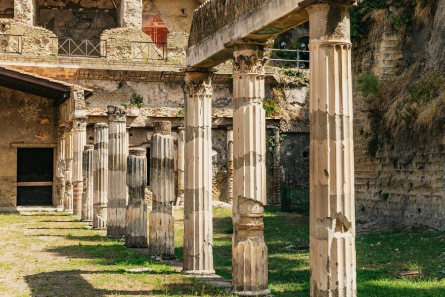 Herculaneum: Skip-the-Line Guided Tour with Archaeologist - House of Skeletons: the moment your guide’s pacing matters
