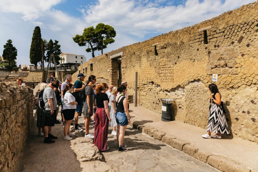 Herculaneum: Skip-the-Line Guided Tour with Archaeologist - Meeting at the Herculaneum ticket office (and how not to lose your group)