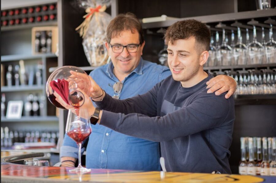 Mount Vesuvius: Vineyard Tour with Wine Tasting and Lunch - Arriving at Cantina del Vesuvio (Russo family): where the experience starts