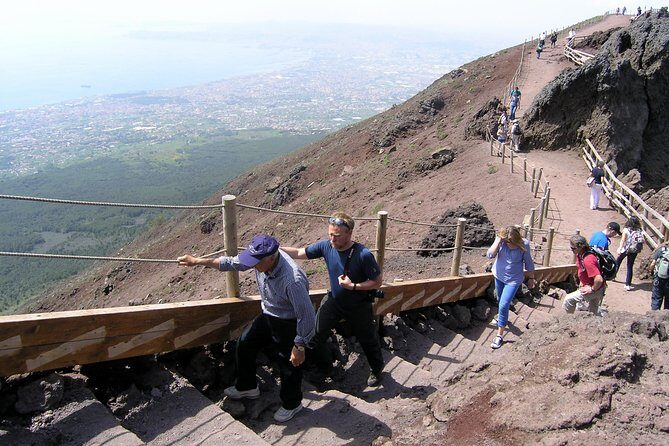 Naples: Pompeii & Mt Vesuvius All-Inclusive Small Group w/ Lunch - Lunch reset: pizza or wine tasting, right in the middle of the day