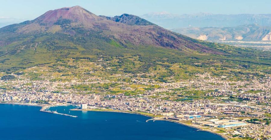 Pompei: Pompeii and Vesuvius Combo with Transfer and Tickets - The transfer rhythm: 40 minutes to Vesuvius, then back again