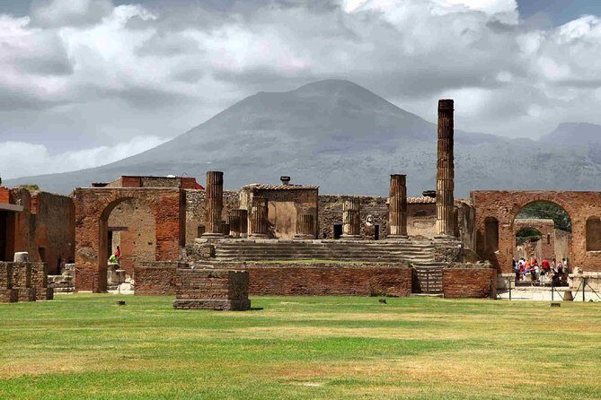 Pompei three hours with an expert guide - Pompeii makes sense with a guide, not a map