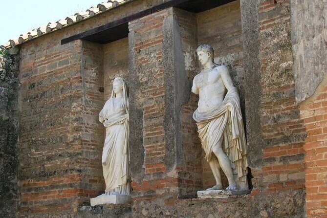 Pompei three hours with an expert guide - The highlights you don’t want to miss: theaters, brothel, spas, and Thermopolis