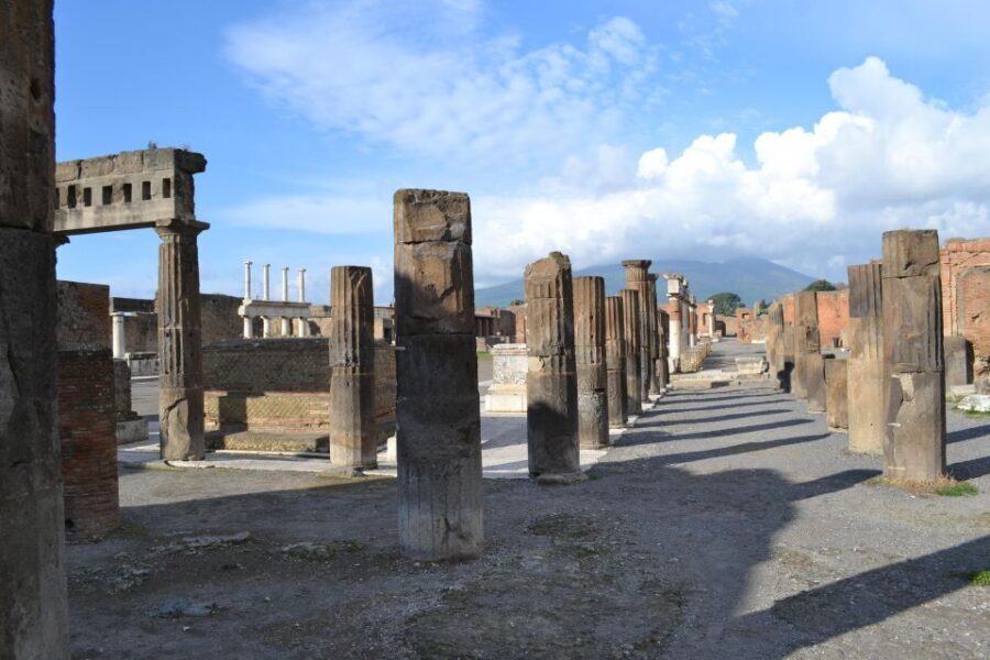 Pompeii: 2-Hour Guided Tour with an Archaeologist - The eruption story: ash, lava, and why UNESCO still matters