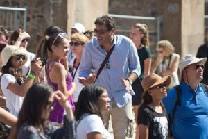 Pompeii 3 Hours Walking Tour Led by an Archaeologist - First Stop: How Porta Marina Superiore Gets You Oriented