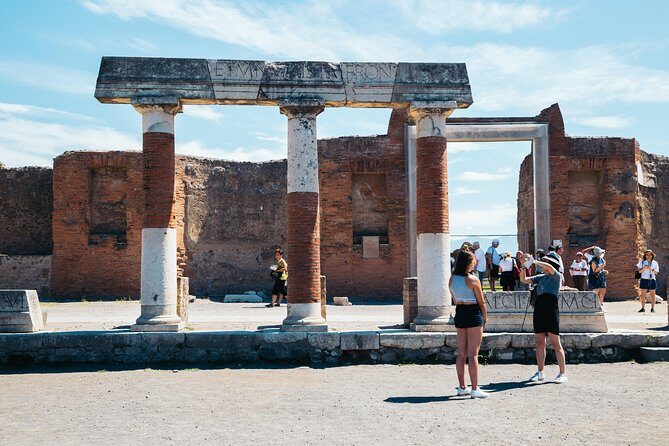 Pompeii 3 Hours Walking Tour Led by an Archaeologist - Roman Homes You Can Actually Understand: Menander and the House of the Faun