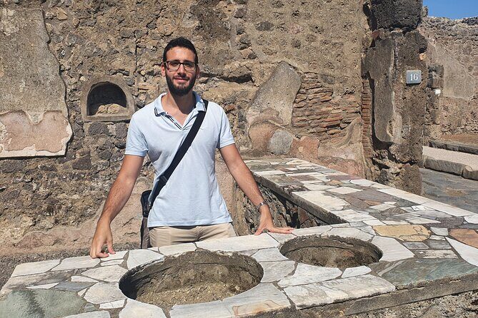 Pompeii 360° - 4-hour tour with an expert Guide in archaeology - What makes the guide factor so highly praised here