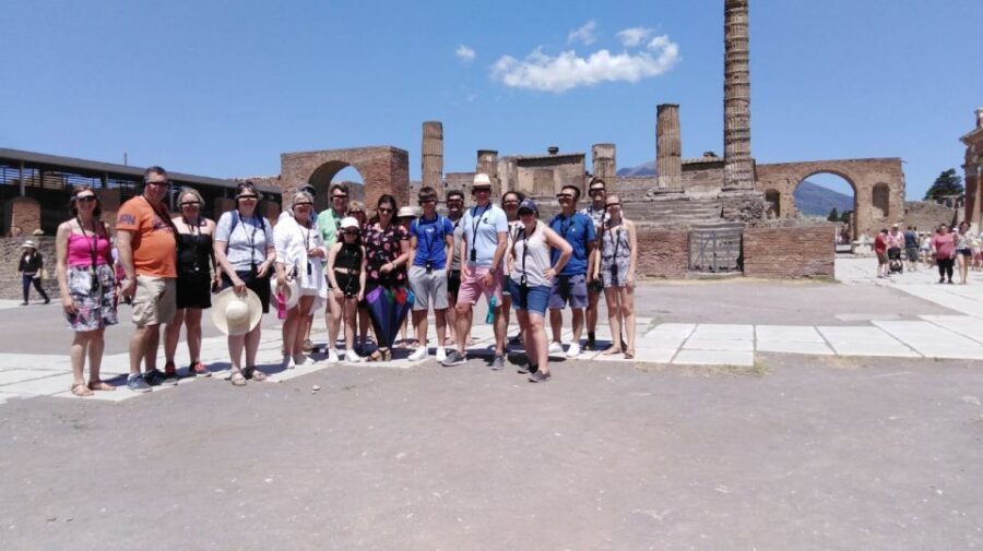 Pompeii: 3D Walking Tour with Entry Ticket - What 2 hours covers: temples, houses, squares, theaters, and key buildings