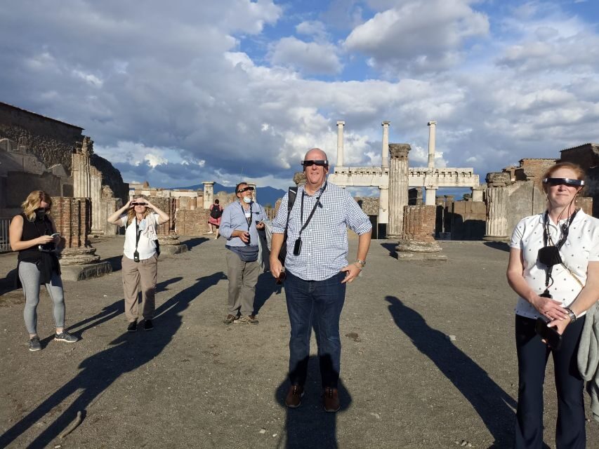 Pompeii: 3D Walking Tour with Entry Ticket - The guide experience: why the assistant makes or breaks the tour