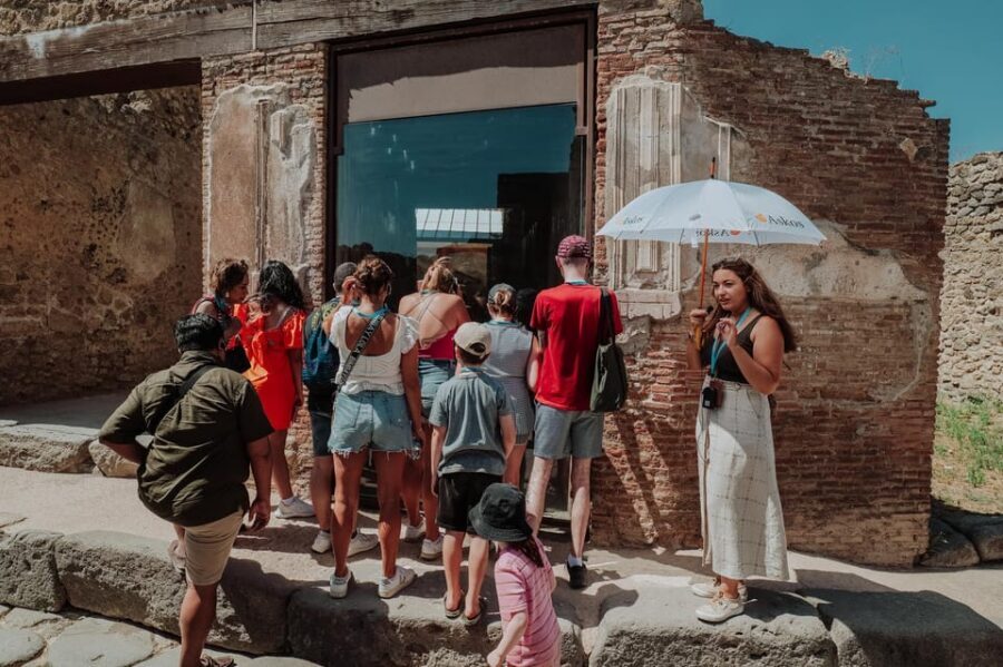 Pompeii 3hours Villa of Mysteries tour with an Archaeologist - Public Pompeii stops: theatre, baths, and civic power