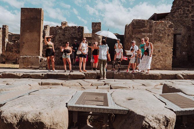 Pompeii and Mount Vesuvius Small Group Tour - Baths and everyday entertainment: Stabian Baths and Teatro Grande