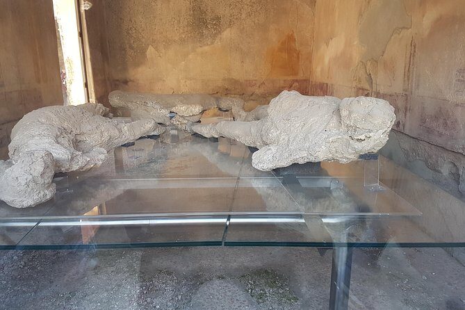 Pompeii and Naples from Rome: Small Group Day Tour with Lunch - Naples on foot: Maschio Angioino, Galleria Umberto I, Quartieri Spagnoli