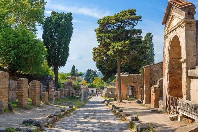 Pompeii and Naples Tour from Rome by Train with Lunch - Naples by Bus and Foot: Architecture, Street Life, and Real Time Constraints