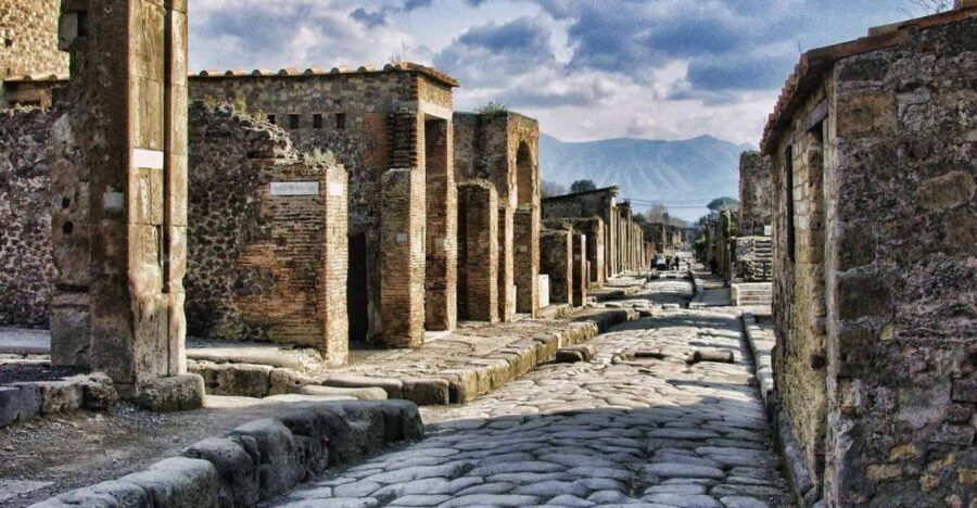 Pompeii: Day Tour of Pompeii and Vesuvius with Bus Transfer - Key moments that make this tour worth it