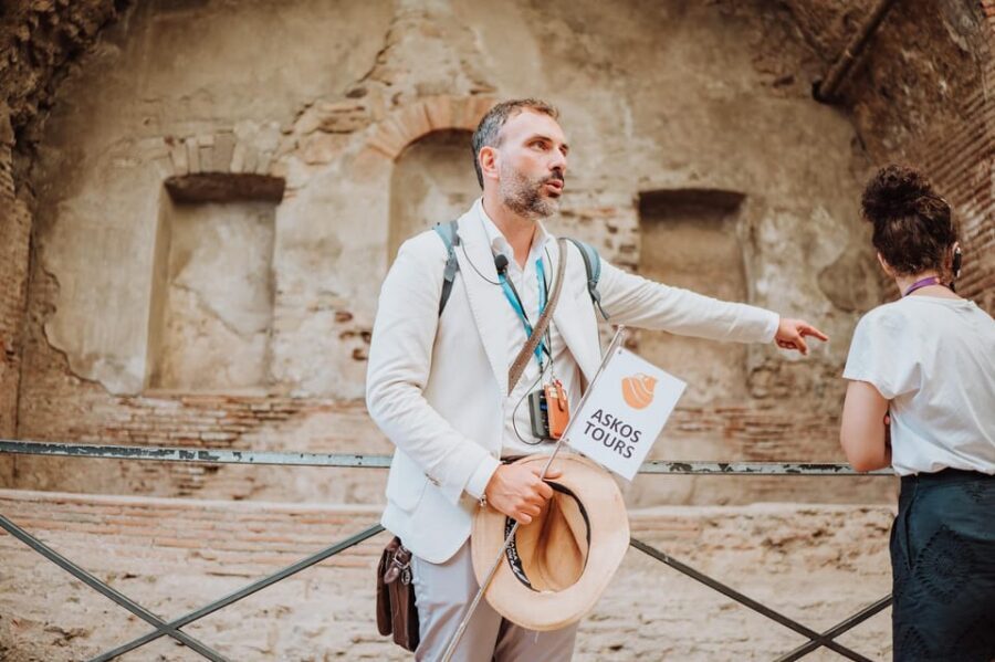 Pompeii: Entry Ticket and Guided Tour with an Archaeologist - Guides bring style: how to read the experience no matter who leads