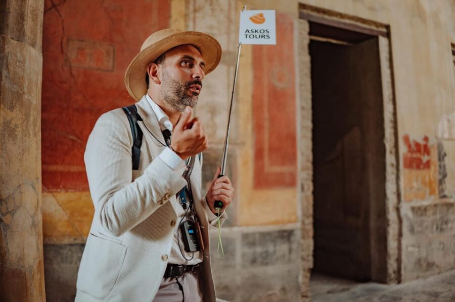 Pompeii: Entry Ticket and Guided Tour with an Archaeologist - Macellum and Forum Baths: food and routines you can visualize