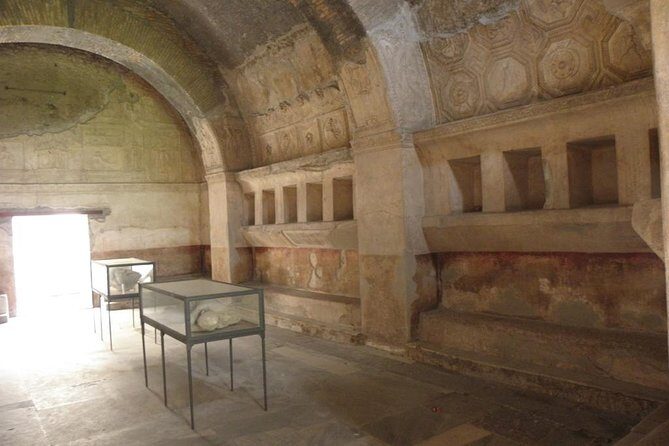 Pompeii Express Guided Tour by Train from Sorrento - Group size, pace, and the crowded train reality
