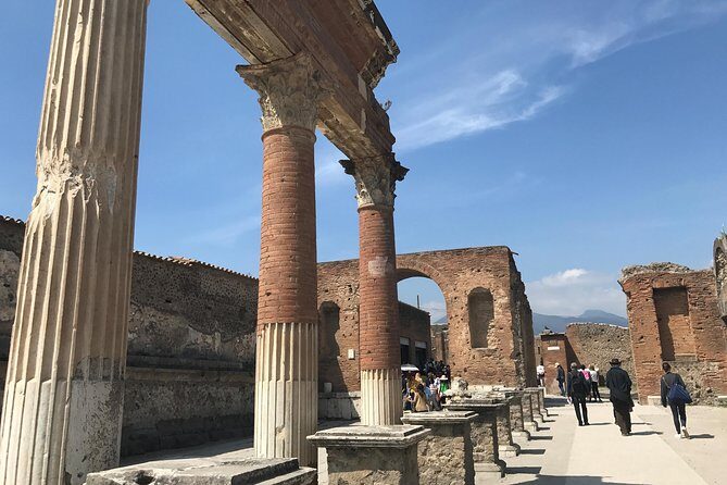 Pompeii Guided Group Tour with Entry Ticket and Archaeologist - Who this tour fits best