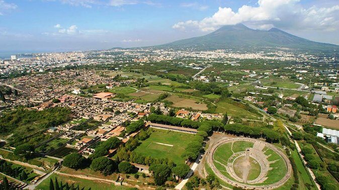 Pompeii Guided Group Tour with Entry Ticket and Archaeologist - Meeting at Via Villa dei Misteri 1 without losing your morning