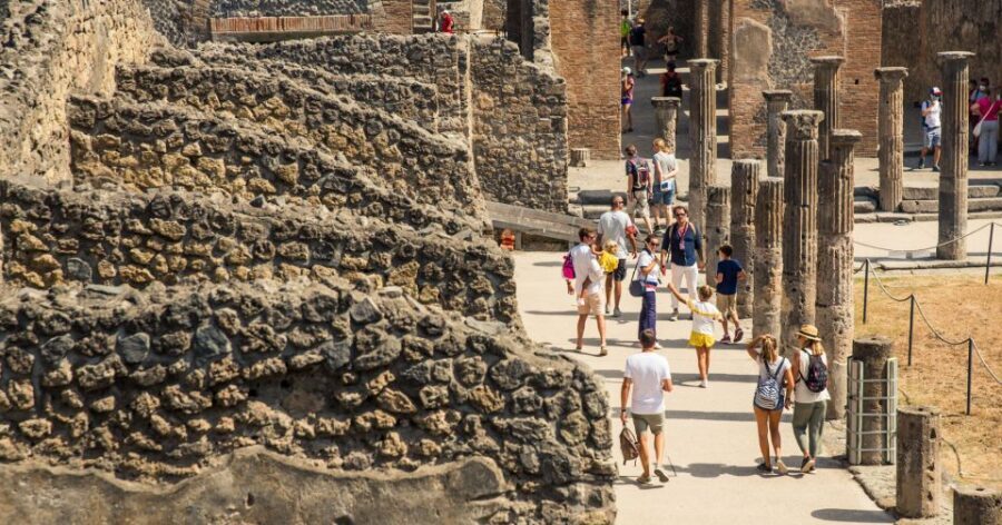 Pompeii: Guided Tour and Skip-the-Line Ticket - Thermopolium and Pistrinum: how Romans grabbed food on the go