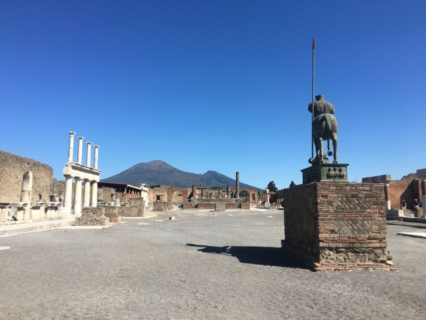 Pompeii: Guided Tour with Archaeologist with max. 12 People - Macellum and Basilica: markets and law wrapped in stone