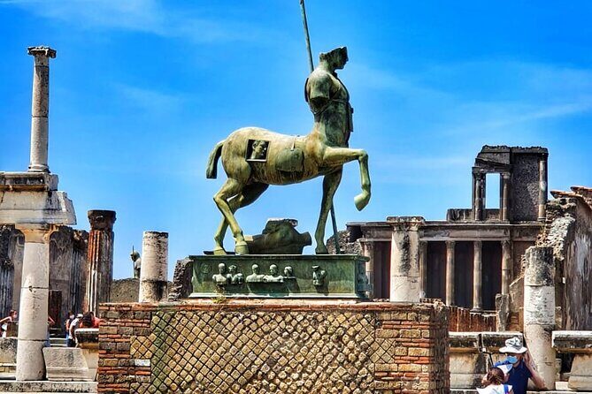 Pompeii & Mount Vesuvius Tour with Guided Visit, Tickets & Lunch - Lunch at a Vesuvius-area winery: good calories before the climb