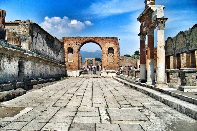 Pompeii & Mount Vesuvius Tour with Guided Visit, Tickets & Lunch - Price and value: what you’re actually getting for $187.53