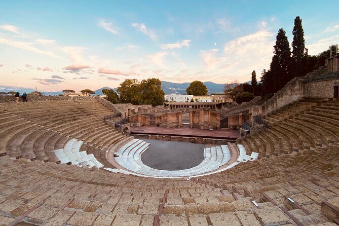 Pompeii Private Tour with an Archaeologist and Skip The Line - 3 hours - Granai del Foro and the Foro zone: food, power, and crowd space