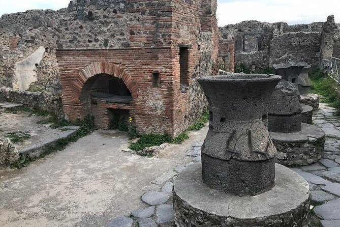 Pompeii Private Tour with Expert Guide - Ticket planning and the priority line: avoid the gate-stress